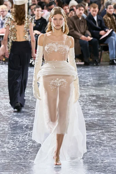 Look 10